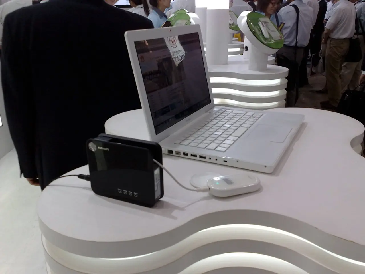 Initial sneak peek at Xbox's full-screen display on the original Asus ROG Ally leaves me excited...