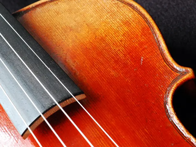 Gibson honors 50 years in Nashville by introducing a limited-edition, adaptable spin on a legendary...