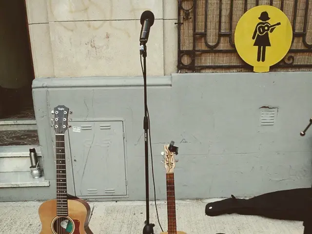 Artist forgoes traditional guitar amp for Tascam 424, mimicking Mk.gee's elastic, lo-fi sounds via...