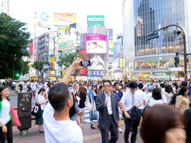 Individual deliberately generated a digital congestion on Google Maps using 99 smartphones