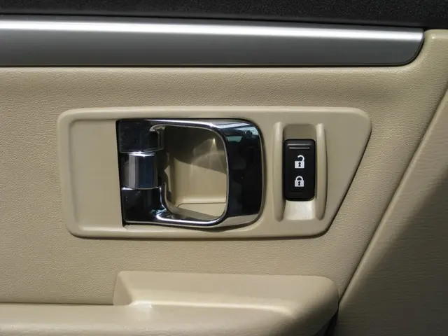 Tesla Addresses Inquiries - Shares Maintain Strength